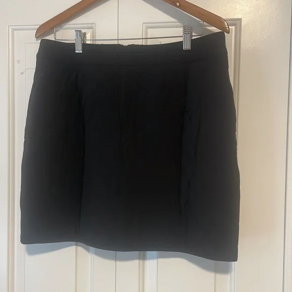 Jupe Noire Hiver Jupe Athleta Femme Noire Taille 12 – Ski, Randonnée, Lodge – Matelassée Et Zippée Jupe Matelassée Noire Taille 12